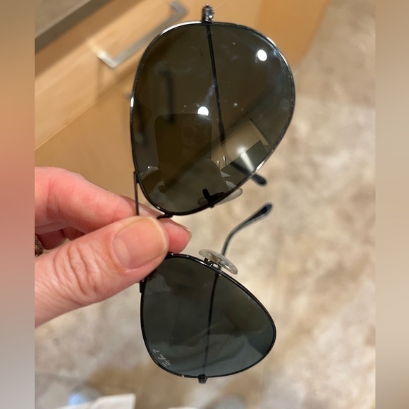 Rayban Large black aviator sunglasses polarized *damage* main image 9